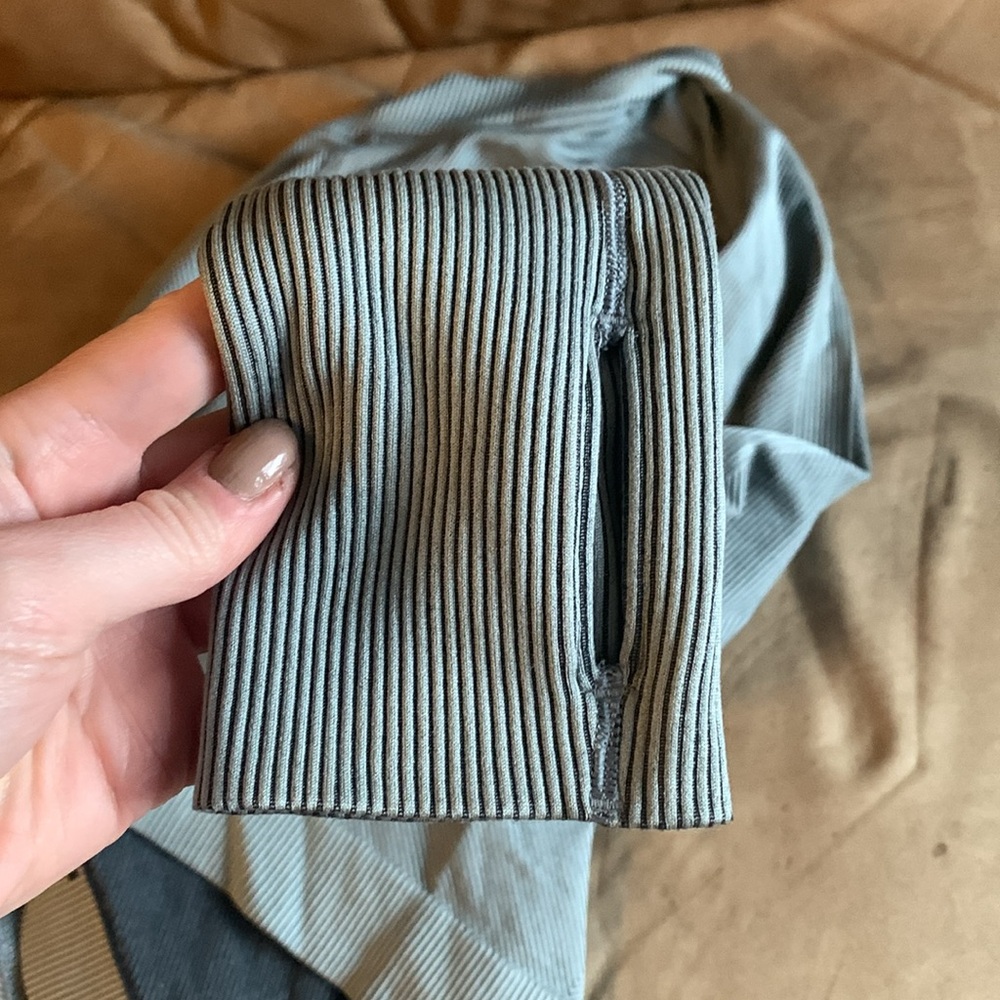 Lululemon top - Picture 4 of 6